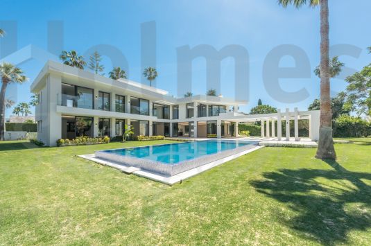 Spectacular modern style villa in the Kings and Queens area.