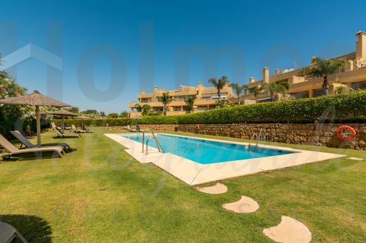 Stunning penthouse with amazing sea and river views in the prestigious development of Ribera del Río.