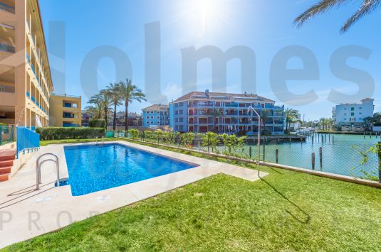 Sunny 2 bedroom apartment in the heart of the Sotogrande Marina.