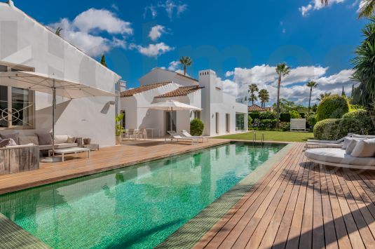 South-facing stunning contemporary styled villa beautifully designed in a quite location close to the SO/Sotogrande Hotel and the SIS.