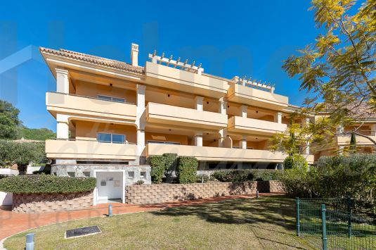Beautiful ground floor apartment with high quality finishings in the new urbanization of Mirador del Golf.