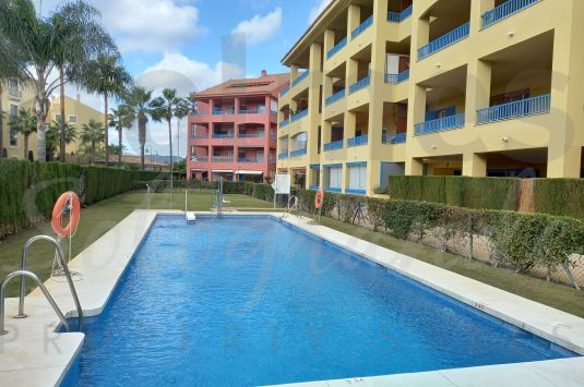 South-east facing second floor 3 bedroom apartment in Guadalmarina with communal pool.