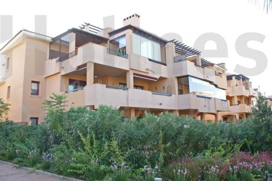 Fabulous 2 bedroom penthouse in Los Gazules with views to the Almenara Golf Course and communal pools.