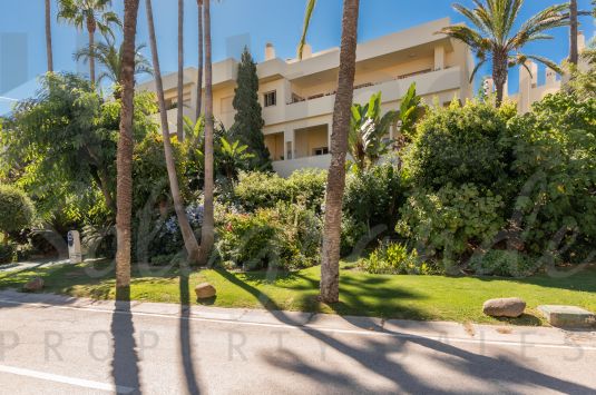 Frontline Beach 3 bed penthouse with sea views with a bright and sunny aspect in the most sought after, Building 10, Sotogrande Costa.