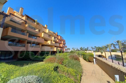 Fabulous southeast-facing 4th floor apartment with spectacular sea and marina views in Ribera del Marlín with 2 outdoor pools, an indoor pool, spa, gymnasium and 24 hours concierge service.