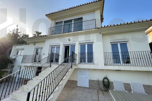 Elegant Villa with Panoramic Sea Views in Chullera, Manilva.