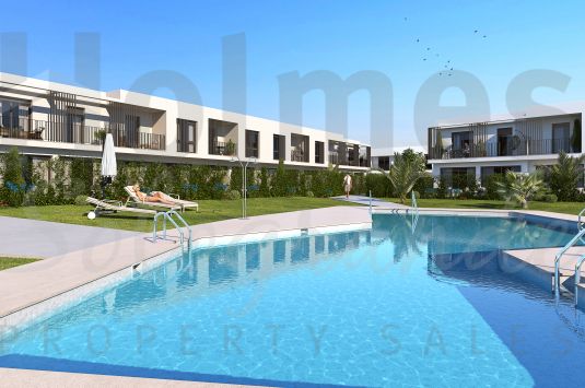 4 bedroom townhouse in the new complex of Adel, consisting of 32 homes situated right along the Old Course at the San Roque Club.