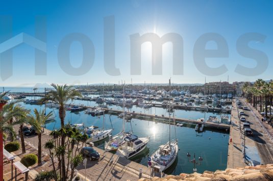 Great penthouse with one of the best locations in the Sotogrande Marina and stunning views of the port and the sea with Gibraltar as a backdrop