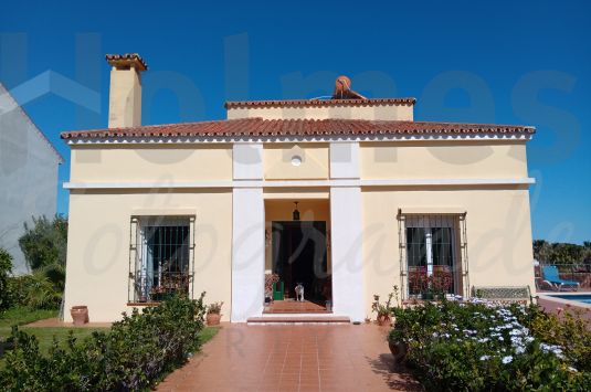 South-facing 3 storey villa in Pueblo Nuevo very close to shops, restaurants and supermarkets with views over the village to the sea in the distance.