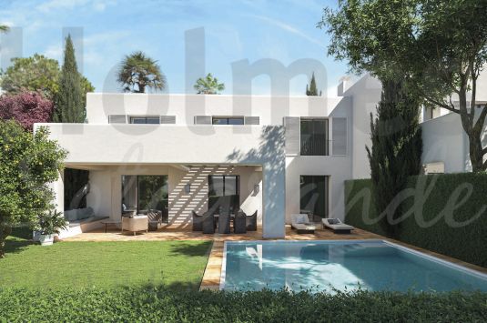 Townhouse in the new complex of Los Albares, next to La Cañada Golf Course.