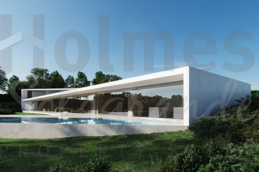 A luxurious villa located in an enclave of nature and tranquility in a gated community in Sotogrande Alto next to the Real Club Valderrama.