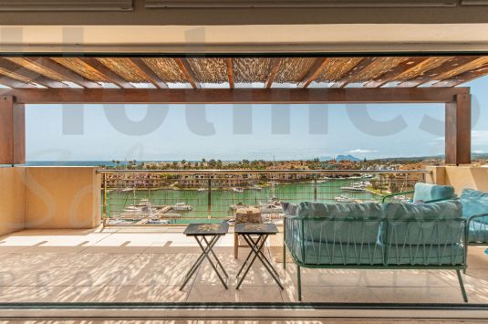Spectacular 5 bedroom penthouse with incredible views in Ribera del Marlin.