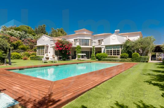 Lujosa y privada villa de estilo contemporaneo en la zona C.