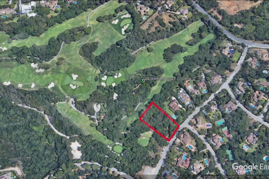 A wonderful possibility to purchase a fastastic plot adjacent to the Real Club VAlderrama Golf Course.