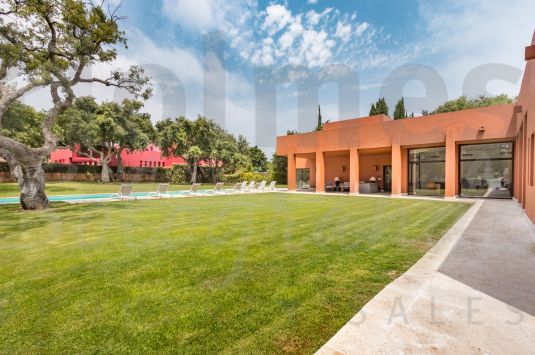 A contemporary style villa conveniently located in a mature area of Sotogrande Costa with a south facing aspect