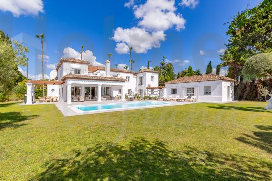 BEAUTIFUL NEWLY RENOVATED CONTEMPORARY VILLA JUST TWO MINUTES FROM SOTOGRANDE BEACH ON PASEO DEL PARQUE