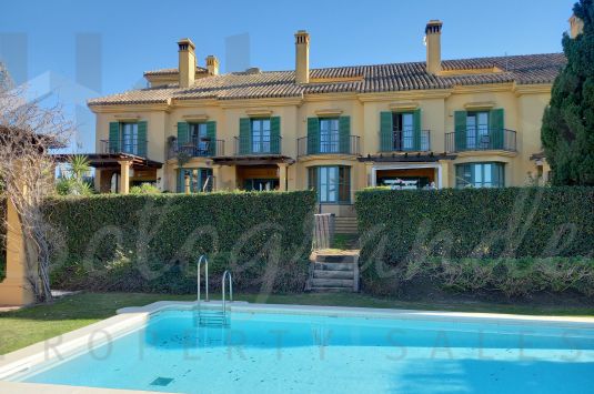 Attractive townhouse adjacent to the 9th fairway of the Almenara golf course and with lovely views.