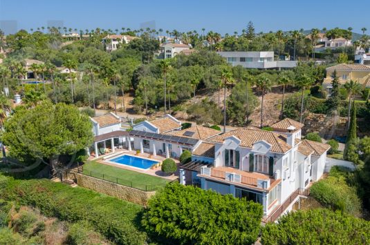 Preciosa hogar familiar que combina arquitectura andaluza con estilo contemporáneo en Sotogrande Alto.