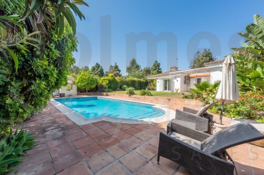 A charming single storey villa with south-facing aspect located in a mature and desired area of Sotogrande Costa.