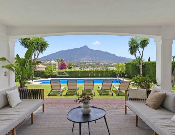 Villa en alquiler en Los Naranjos, Nueva Andalucia
