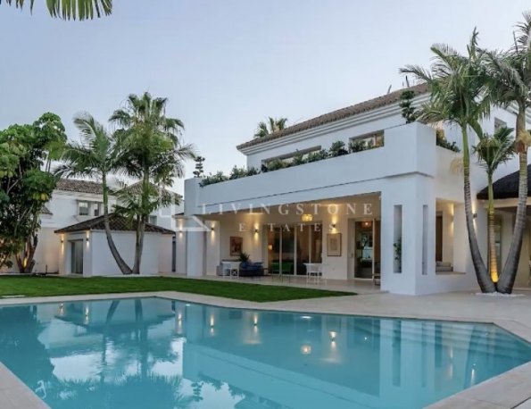 Elegant Coastal Villa in Guadalmina Baja: Your Slice of Paradise