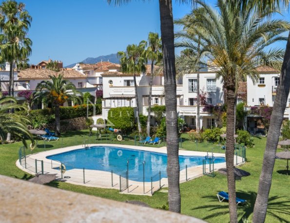 Elegant Four-Bedroom Town House in Estepona East, Coto de La Serena