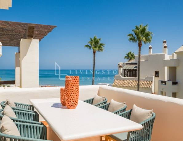 Exquisite Three-Bedroom Penthouse with Panoramic Views in Estepona East