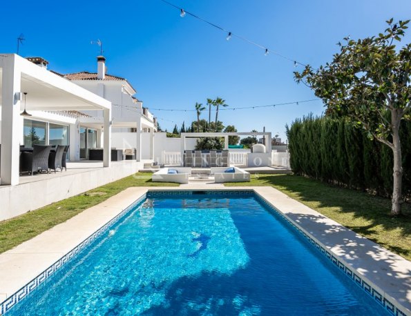 Exquisite 5-Bedroom Villa in El Campanario, Estepona