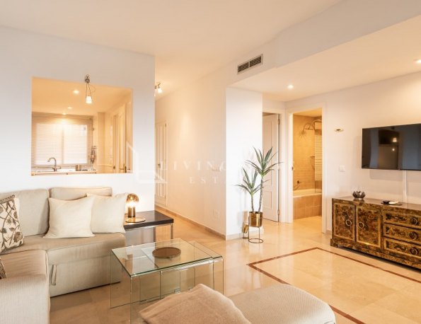 Modern Apartment with Panoramic Sea Views in Estepona East