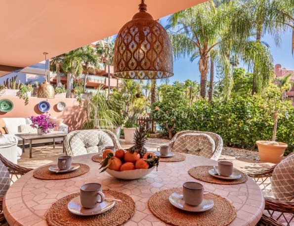 Apartamento en Planta Baja en Las Salinas, Estepona Este