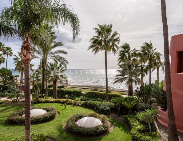 Luxurious Beachfront Penthouse in Menara Beach, Estepona