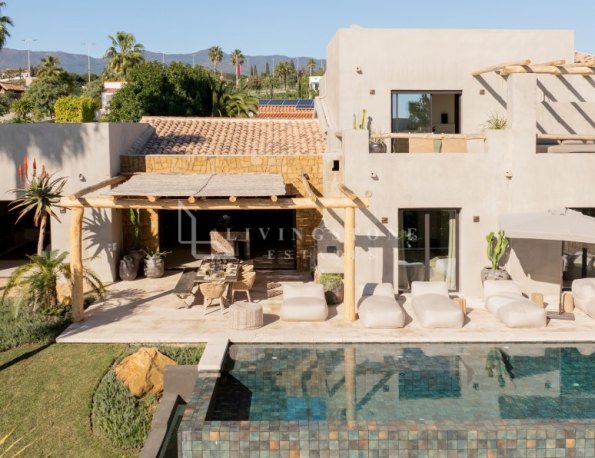 Unique 5 bedroom refurbished villa with sea views on New Golden Mile