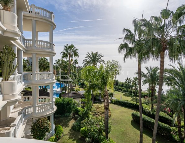 Outstanding Beachfront Apartment in Las Dunas Park, Estepona