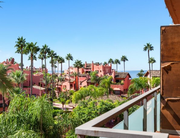Excellent 3-Bedroom Apartment in Las Salinas, Estepona, Malaga