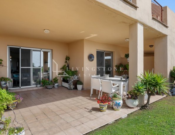 Elegant Ground Floor Apartment with Sea Views in La Resina Golf, Estepona