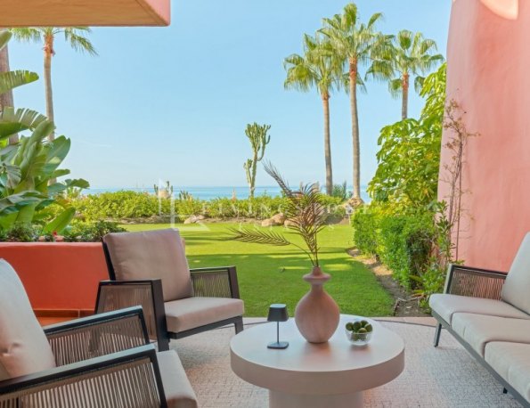 Apartamento de lujo en planta baja en Cabo Bermejo, Estepona