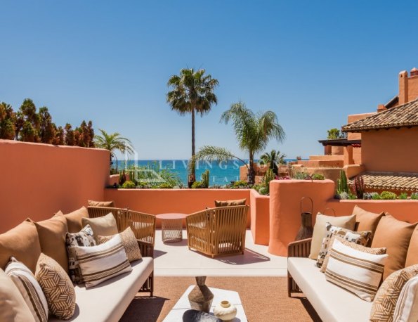 Stunning high-end penthouse that has 4 bedrooms and 5 bathrooms