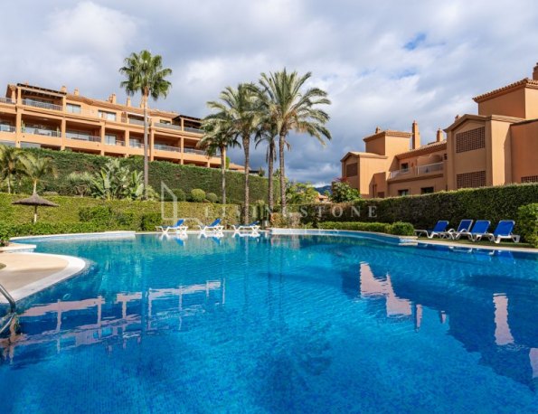 Apartment for sale in Benatalaya, Estepona East