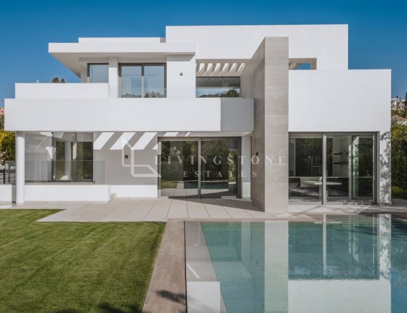 Modern design villa in El Paraíso, Estepona East