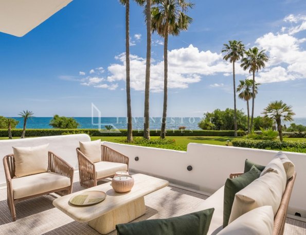 Renovated Beachfront Ground-Floor Apartment in Alcazaba Beach, Estepona