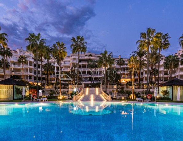 Exklusive renovierte Strandwohnung in Las Dunas Park, Estepona