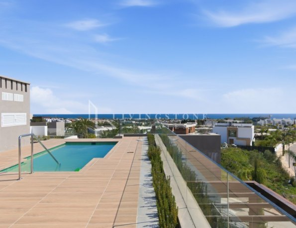 Recently built modern apartment with the fantastic sea views in Cancelada!