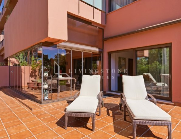 Апартамент на нижнем этаже для продажи на Las Salinas, Восточная Эстепона