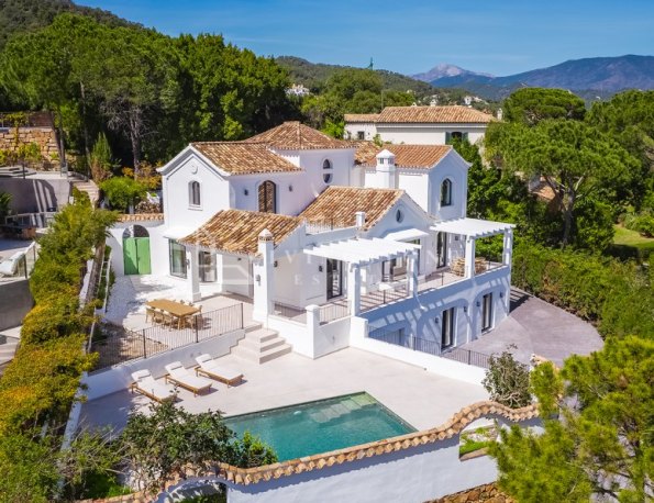 Modern panoramic sea-view villa in El Madroñal, Benahavís