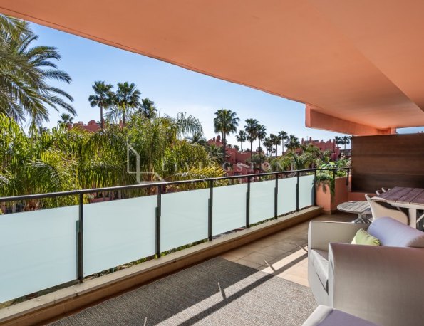 Wohnung zu verkaufen auf Las Salinas, Estepona Ost