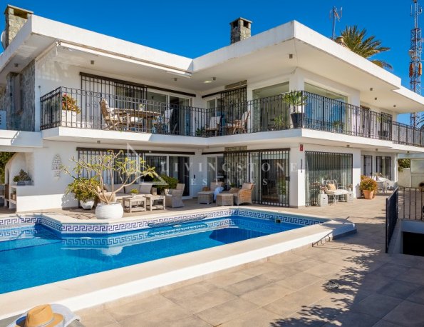 Elegant villa with panoramic views in Nueva Andalucía