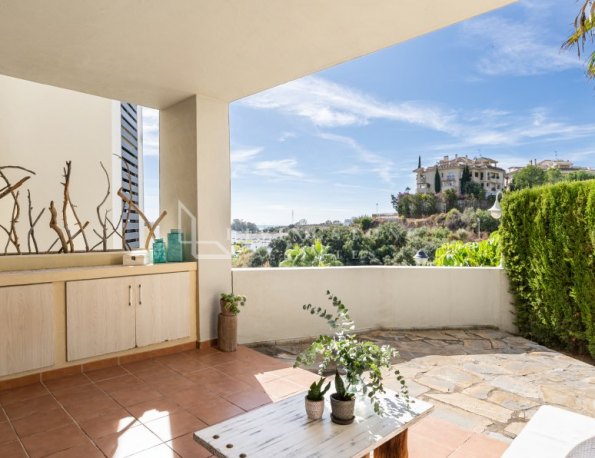 Elegant Ground Floor Apartment with Private Garden in Selwo, Estepona