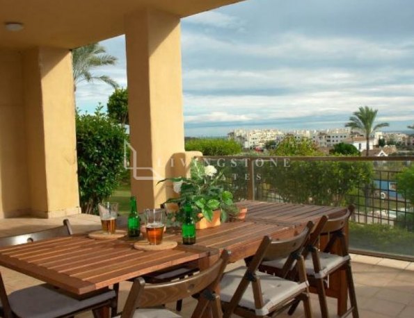 Elegant Ground Floor Apartment with Panoramic Views in La Resina Golf, Estepona East