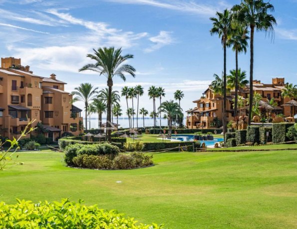 Elegant Ground Floor Apartment in Los Granados del Mar, Estepona East