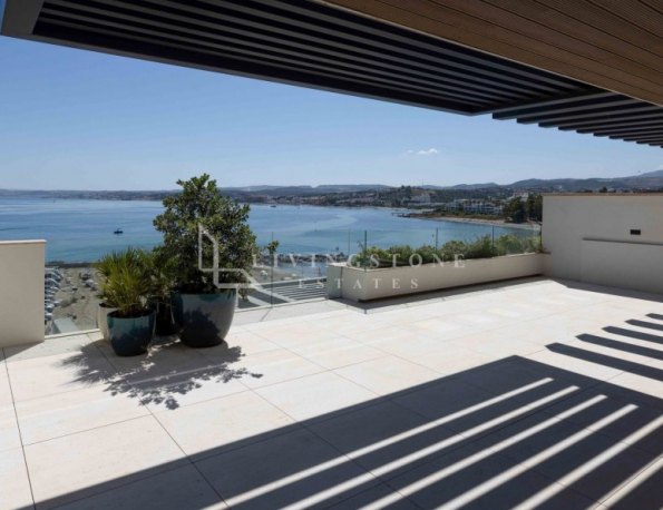 Modern Beachfront Apartment in Estepona Puerto – Ikkil Bay